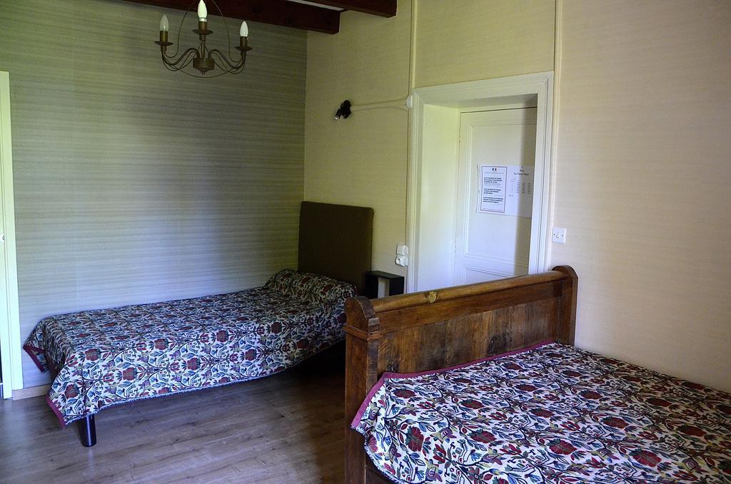 Bed and Breakfast Le Vieux Noyer Saint-Maurice-de-Tavernole Zimmer foto