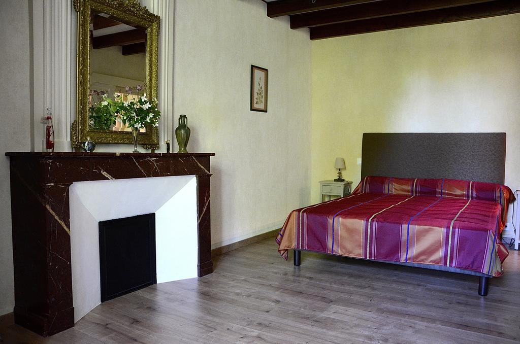Bed and Breakfast Le Vieux Noyer Saint-Maurice-de-Tavernole Zimmer foto